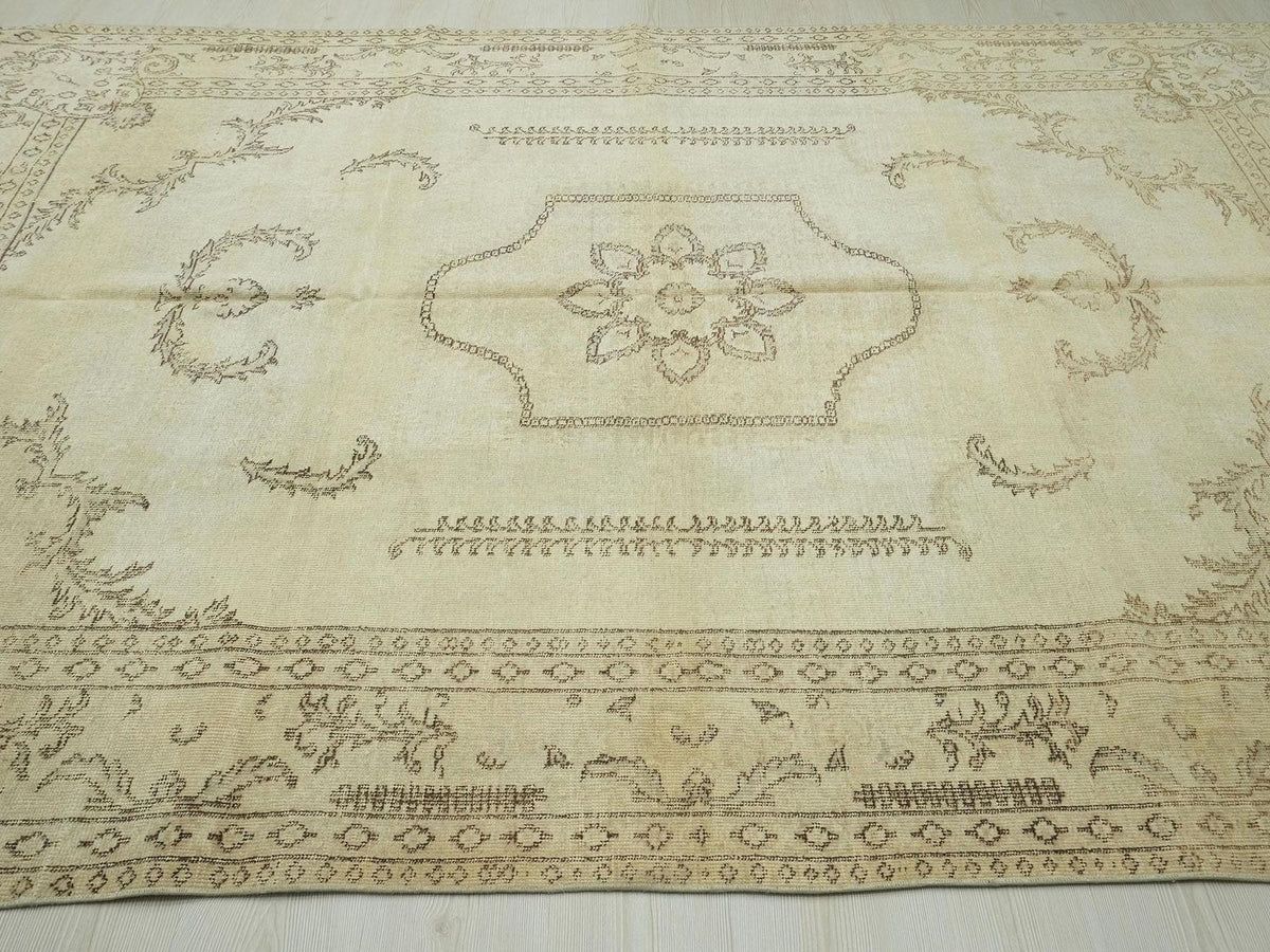 Turkish Oushak Rug: Vintage Wool Handmade - Neutral Beige Brown Rugs