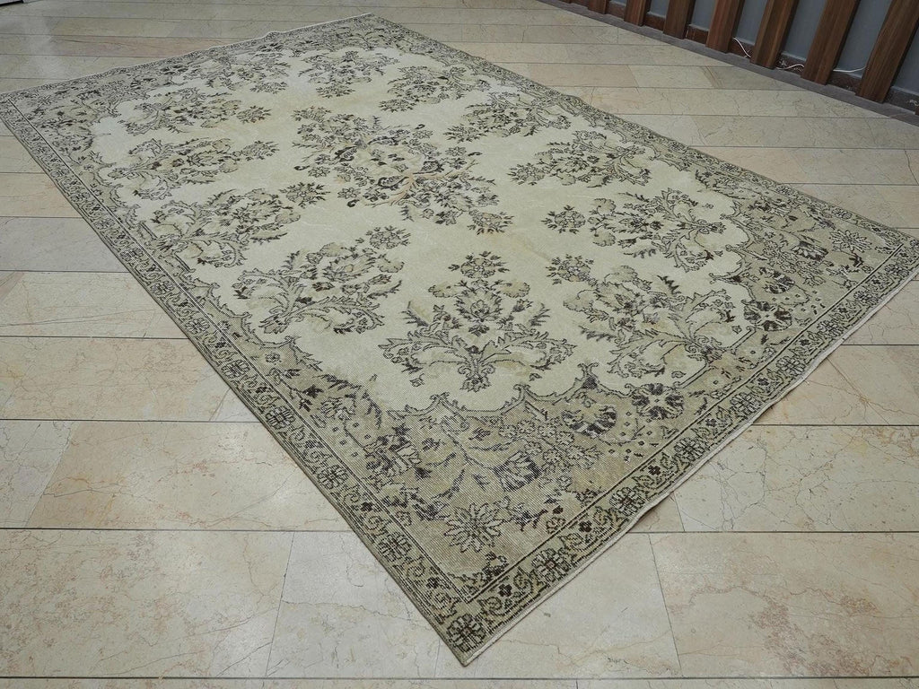 Large Turkish Oushak Rug: Distressed Vintage Wool Bohemian Carpet Rugs, 6,9"x10,7" Feet.