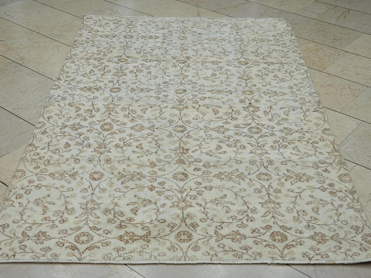 Vintage Handmade Wool Oushak Rug: Cream & Brown Bohemian Carpet,4x6 Ft.