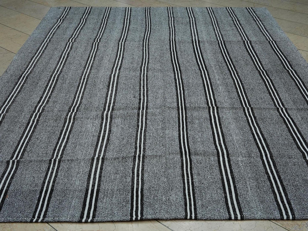 Scandinavian Style Outdoor Decor: Turkish Kilim Rug,Natural Gray Flat Weave Rugs, 7.4x9.5 ft.