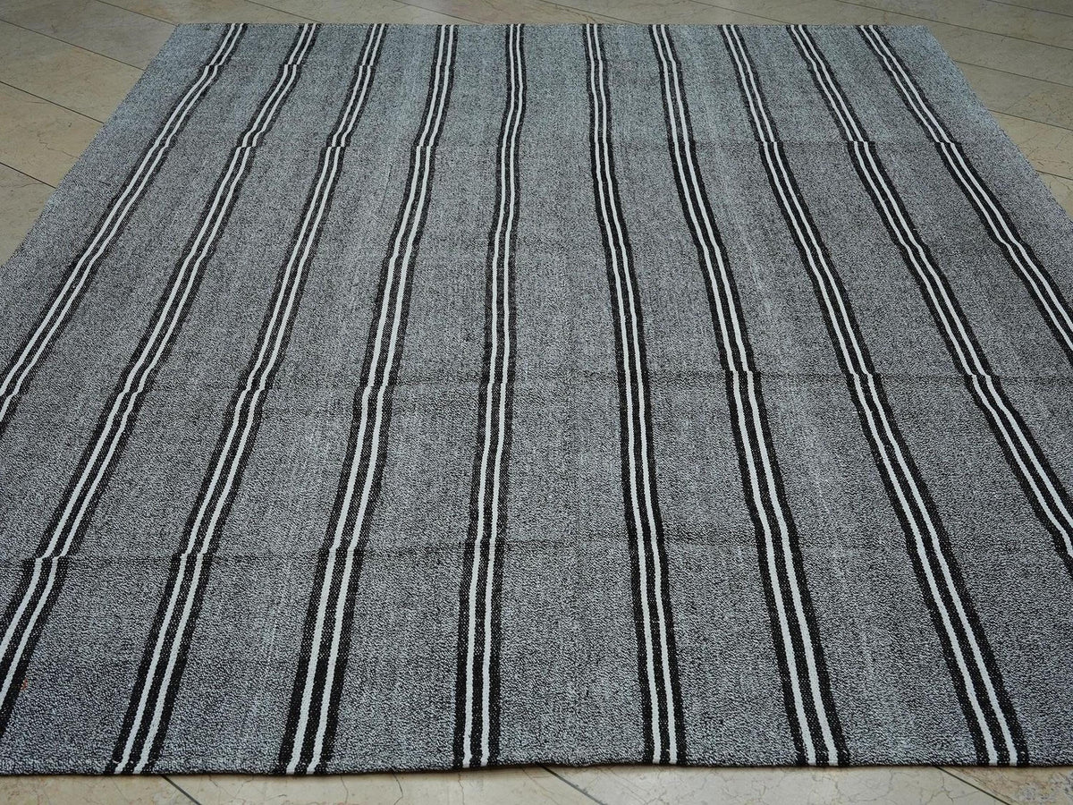 Scandinavian Style Outdoor Decor: Turkish Kilim Rug,Natural Gray Flat Weave Rugs, 7.4x9.5 ft.