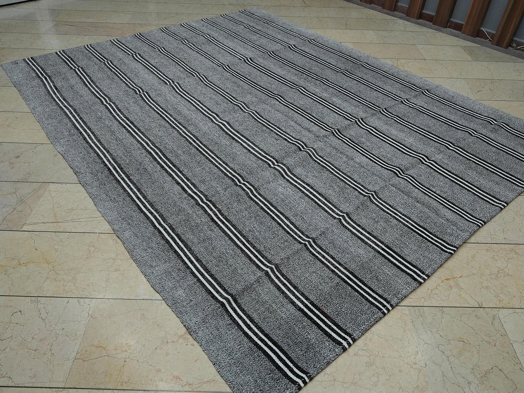 Scandinavian Style Outdoor Decor: Turkish Kilim Rug,Natural Gray Flat Weave Rugs, 7.4x9.5 ft.
