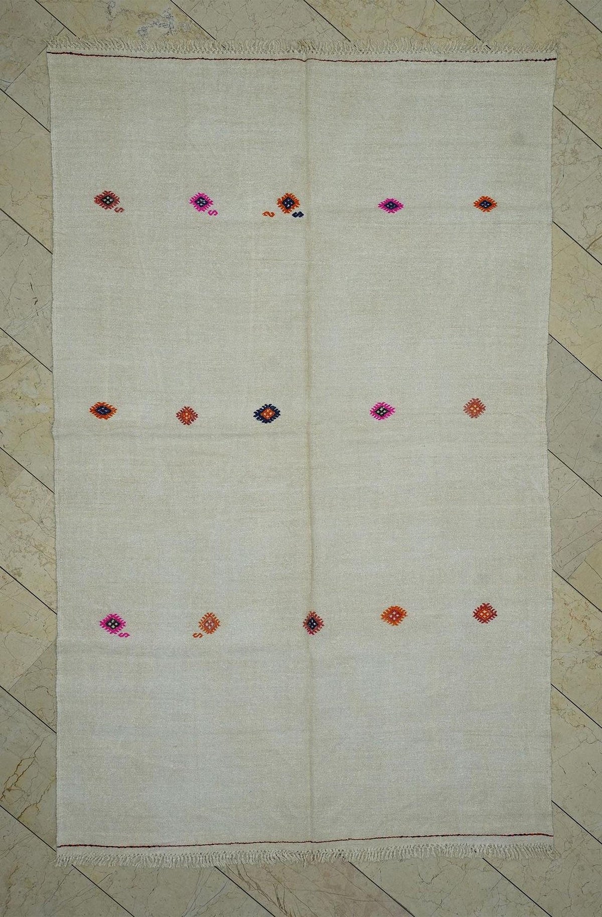Embroidered Vintage Hemp Kilim Rug: 5.7x9.2 Feet,Seasonal Decor Home Living Rugs.