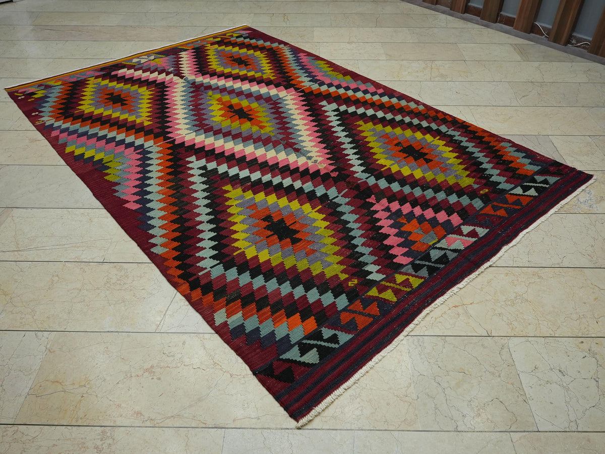 Old Turkish Kilim Rug: Diamond Zigzag Pattern Wool Flat Weave Rugs, 5,7x8,6 Feet.