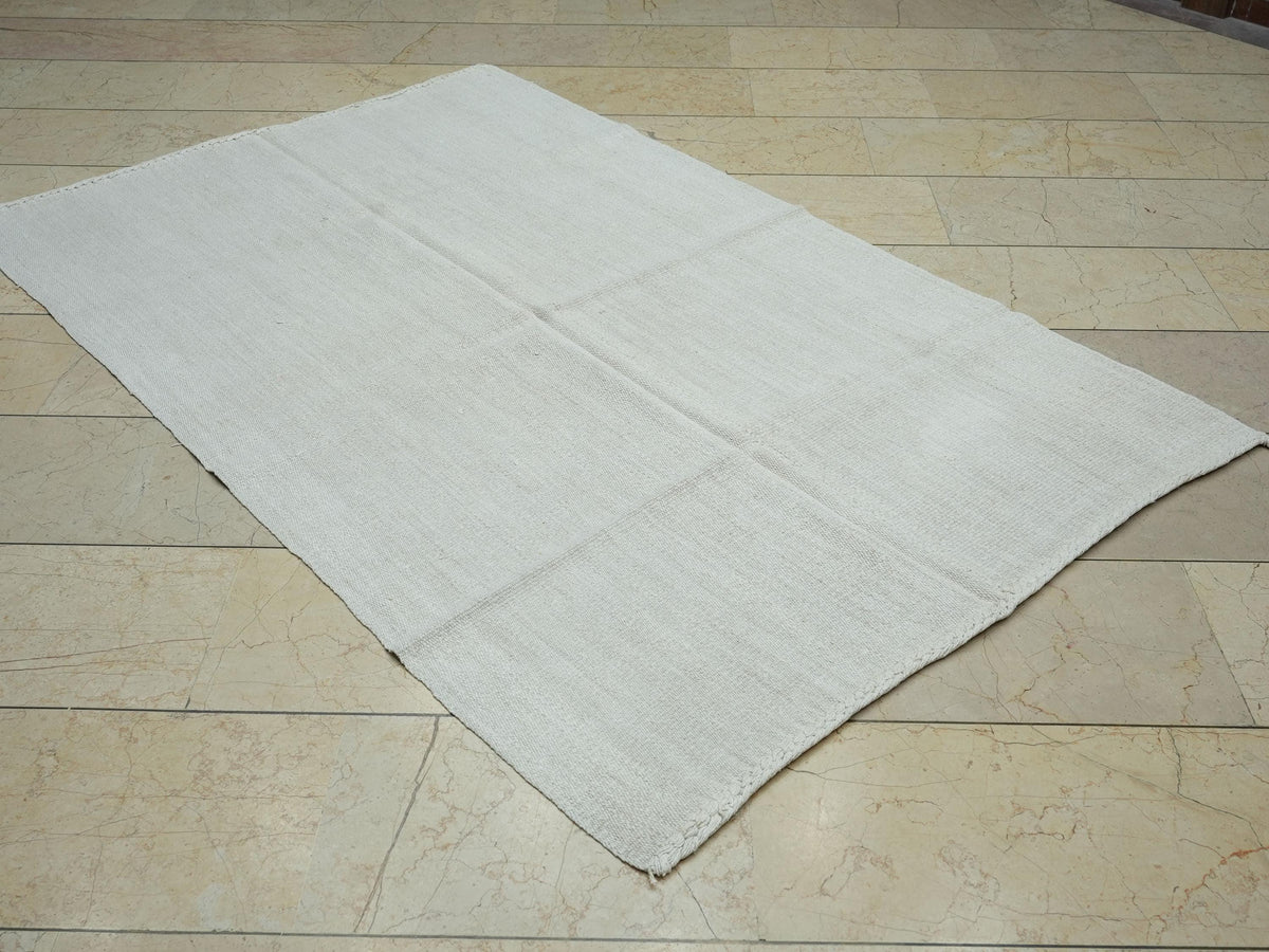 Plain Off White Hemp Kilim Rug: 4.3"x6,9" Ft,Minimalist Organic Turkish Rugs.