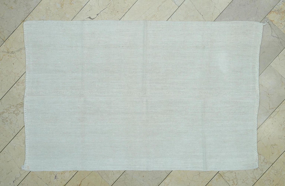 Plain Off White Hemp Kilim Rug: 4.3"x6,9" Ft,Minimalist Organic Turkish Rugs.
