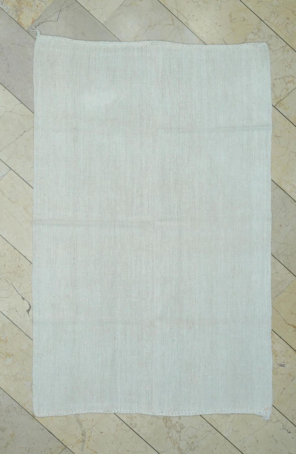 Plain Off White Hemp Kilim Rug: 4.3"x6,9" Ft,Minimalist Organic Turkish Rugs.