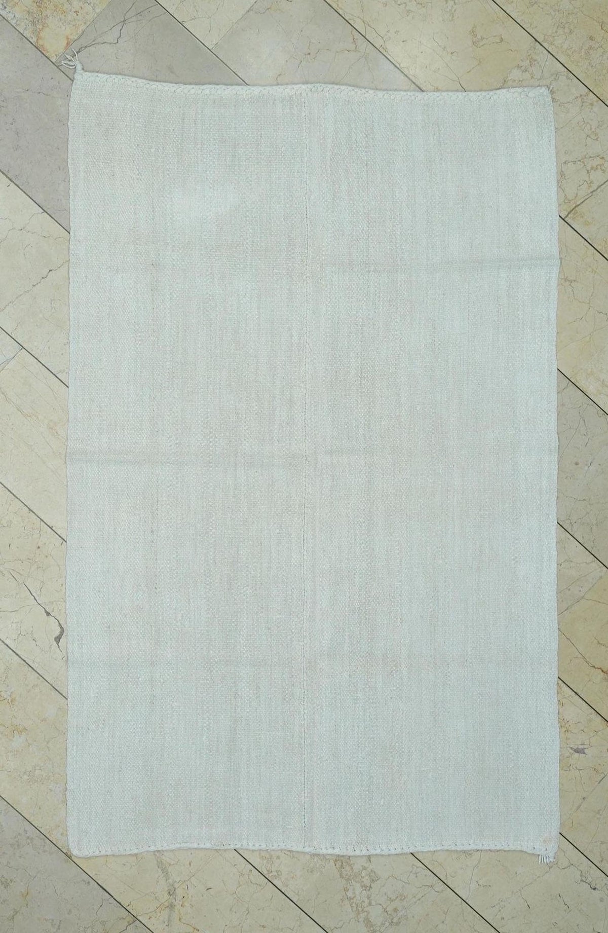 Plain Off White Hemp Kilim Rug: 4.3"x6,9" Ft,Minimalist Organic Turkish Rugs.