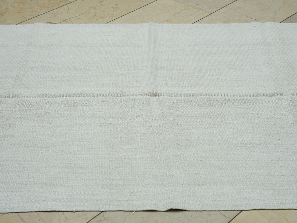 Plain Off White Hemp Kilim Rug: 4.3"x6,9" Ft,Minimalist Organic Turkish Rugs.
