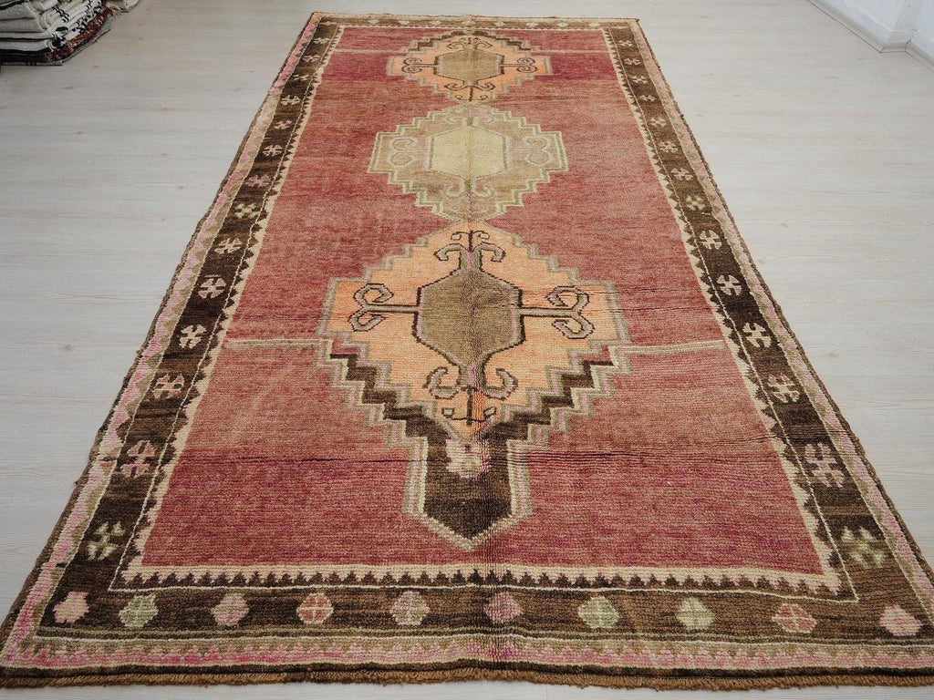 Handmade Old Turkish Kars Area Wool Rug: Primitive Decor Antique Rugs, 5.3x10.8 Ft.