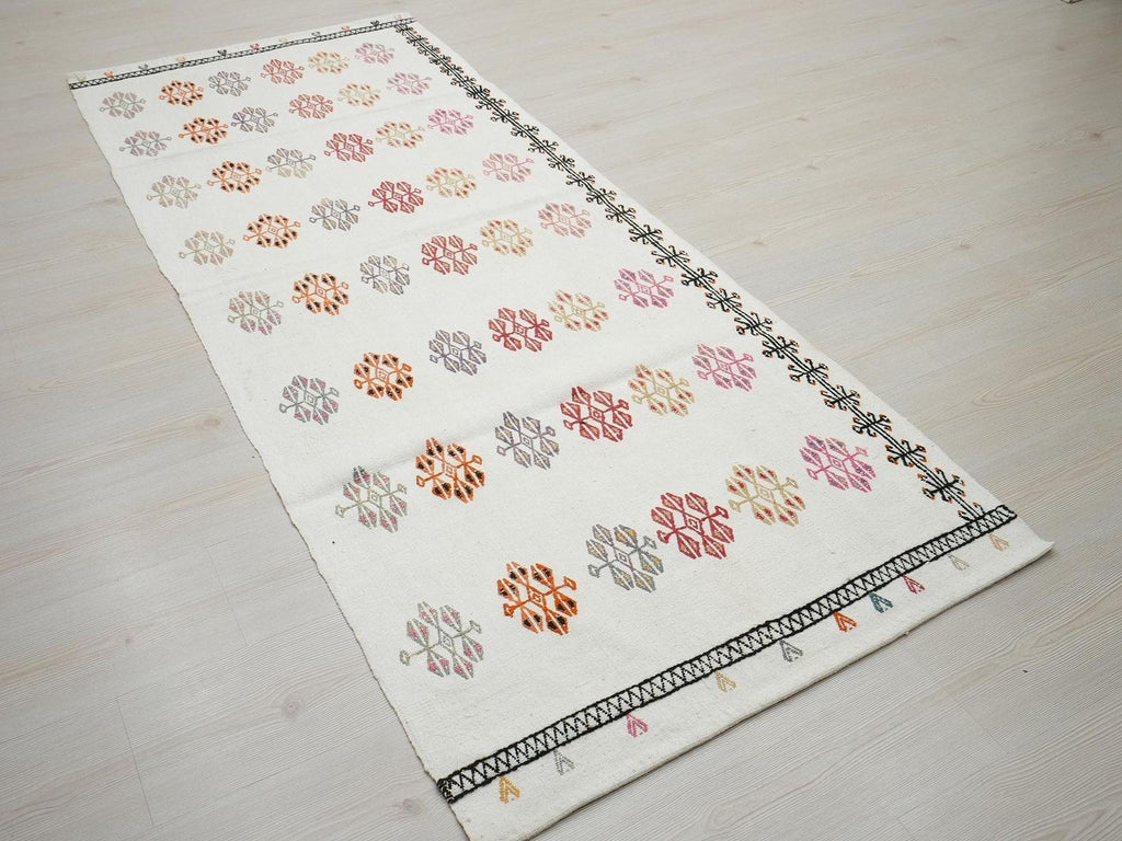 Flat Weave Cotton Kilim Rug Runner: Embroidered Turkish White Rugs, 3x8 Feet.