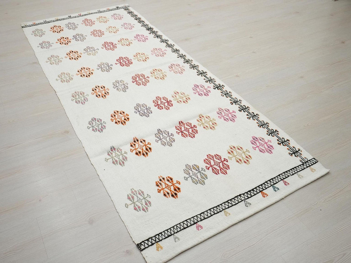 Flat Weave Cotton Kilim Rug Runner: Embroidered Turkish White Rugs, 3x8 Feet.