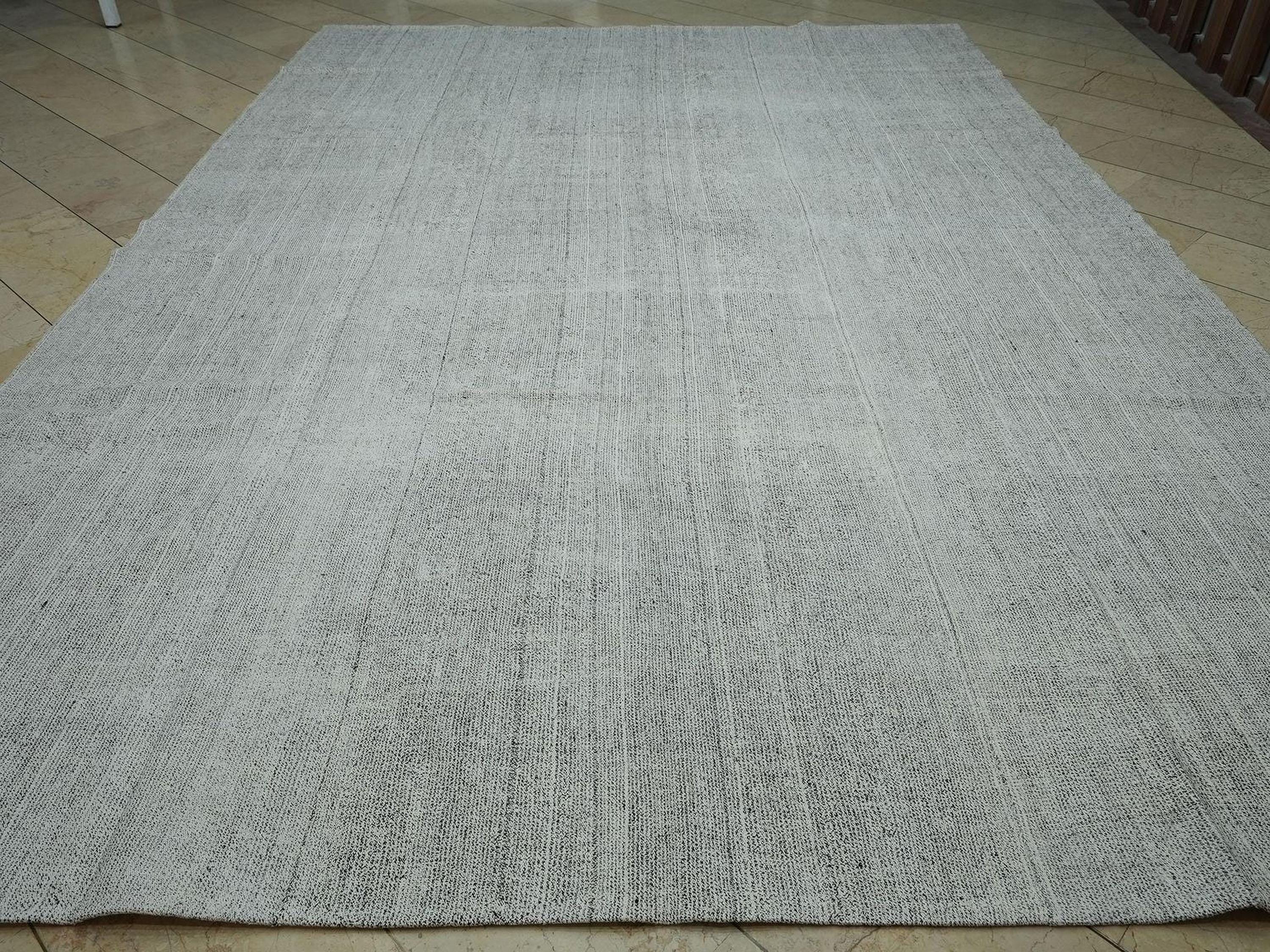 Minimalist Ivory Turkish Kilim Rug: Oversize Flat Weave Rugs 9,4x13,6 Ft.