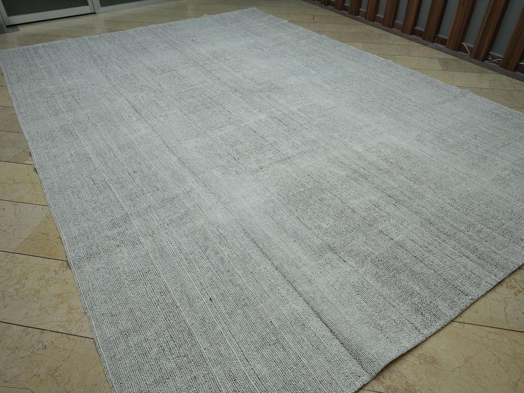 Minimalist Ivory Turkish Kilim Rug: Oversize Flat Weave Rugs 9,4x13,6 Ft.