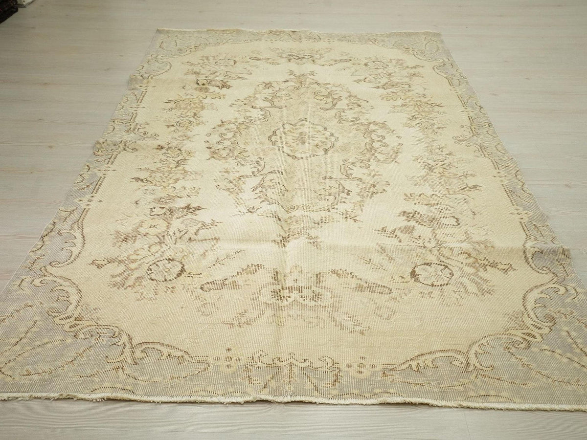 5x8 Vintage Neutral Oushak Rug: Turkish Wool Floral Carpet Rugs.