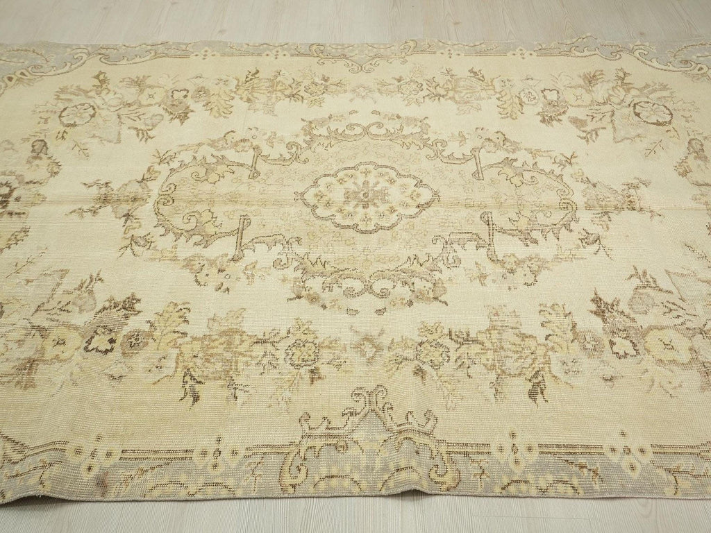 5x8 Vintage Neutral Oushak Rug: Turkish Wool Floral Carpet Rugs.