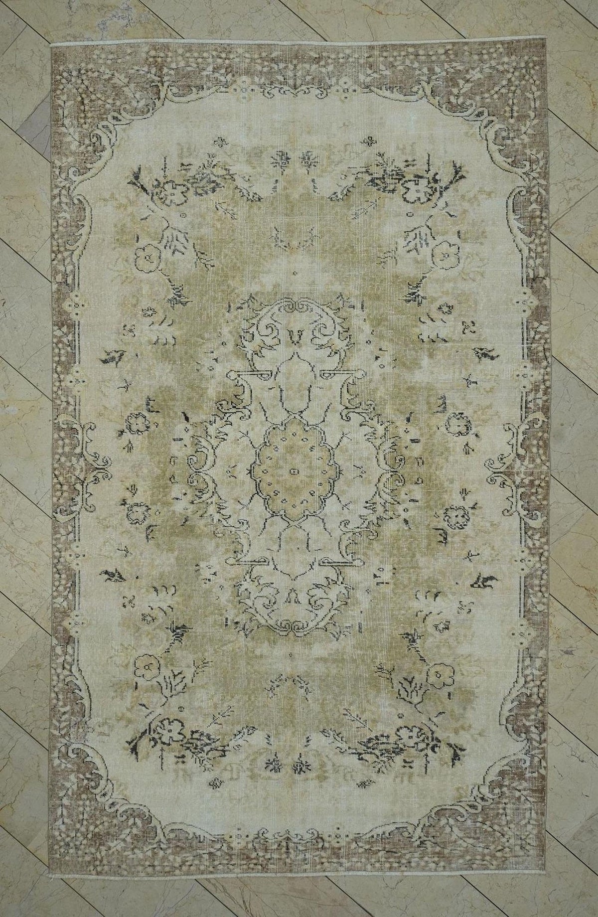Vintage Oushak Rug: 5.5"x9.2' Turkish Wool Carpet, Mid-Century Modern Decor
