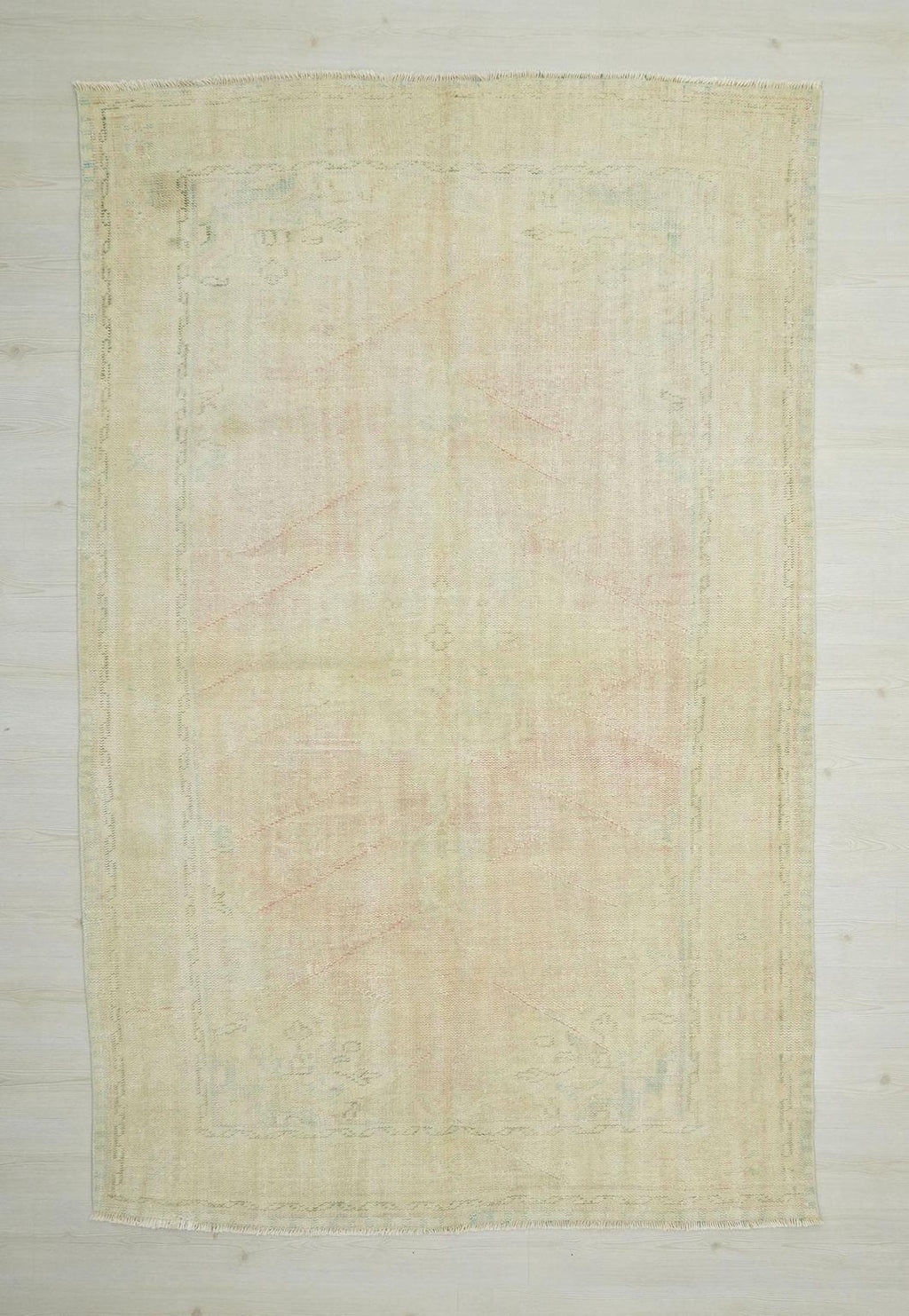 Vintage Anatolian Oushak Rug (5,9'x9,1'): Handmade Turkish Wool Rugs