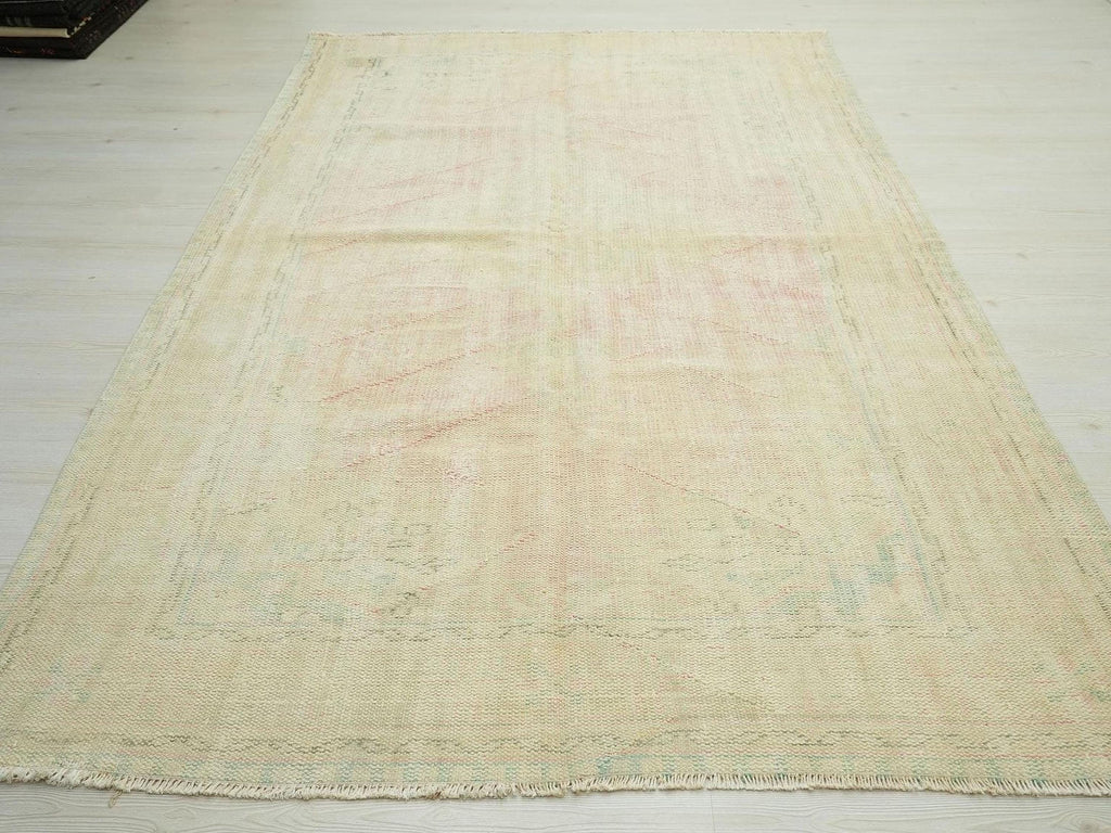 Vintage Anatolian Oushak Rug (5,9'x9,1'): Handmade Turkish Wool Rugs