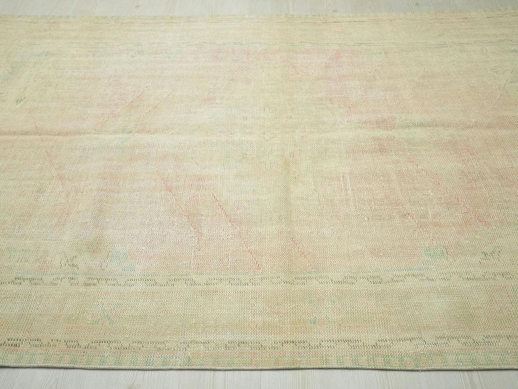 Vintage Anatolian Oushak Rug (5,9'x9,1'): Handmade Turkish Wool Rugs