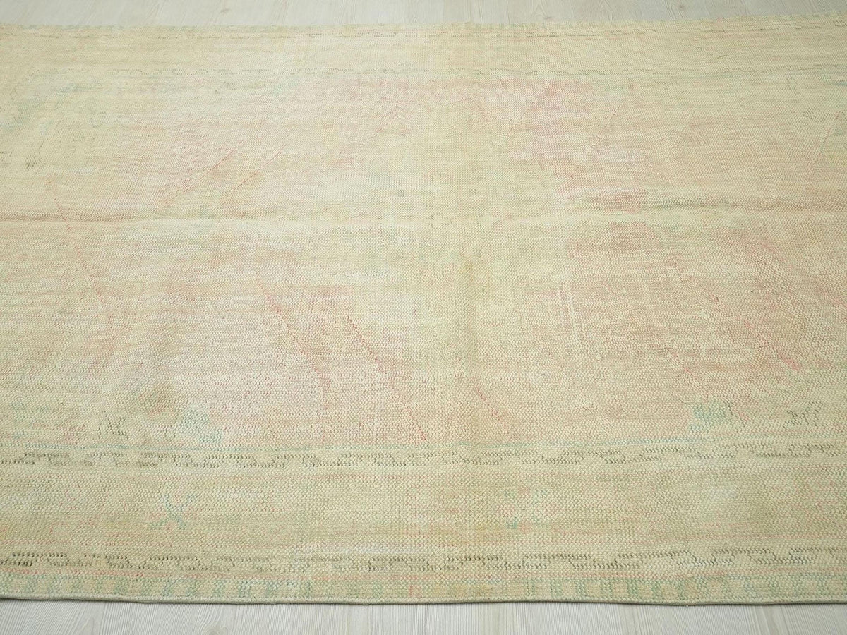 Vintage Anatolian Oushak Rug (5,9'x9,1'): Handmade Turkish Wool Rugs