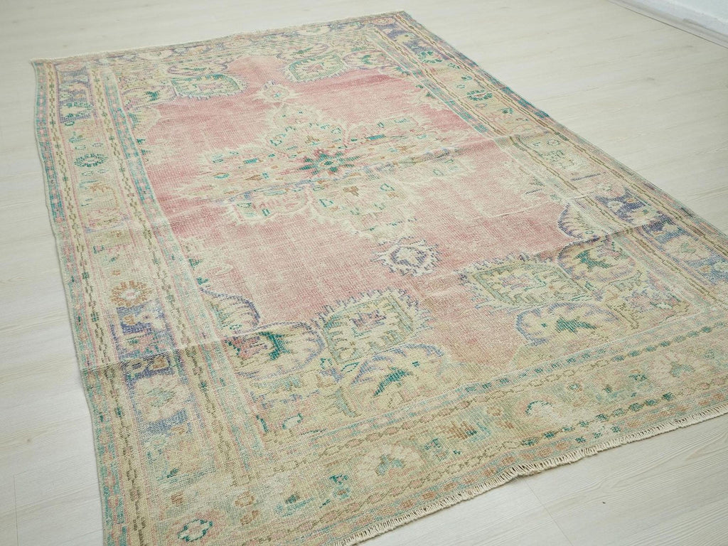 Vintage Oushak Rug: 5.6"x8.6' Mid-Century Turkish Wool Carpet