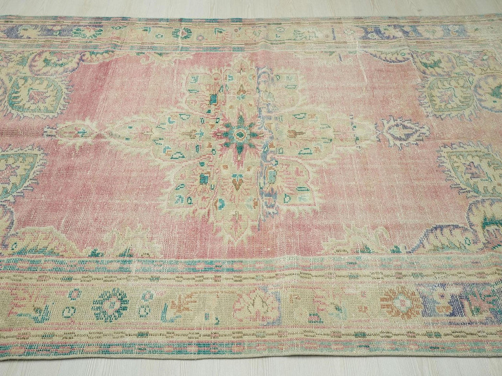 Vintage Oushak Rug: 5.6"x8.6' Mid-Century Turkish Wool Carpet