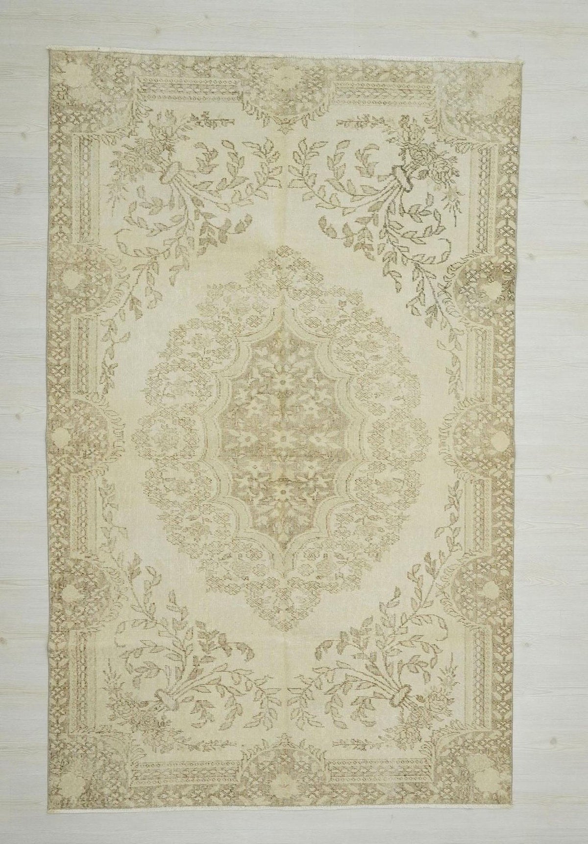 Vintage Oushak Rug: 5.5"x8.7' Turkish Wool Carpet, Medallion Design