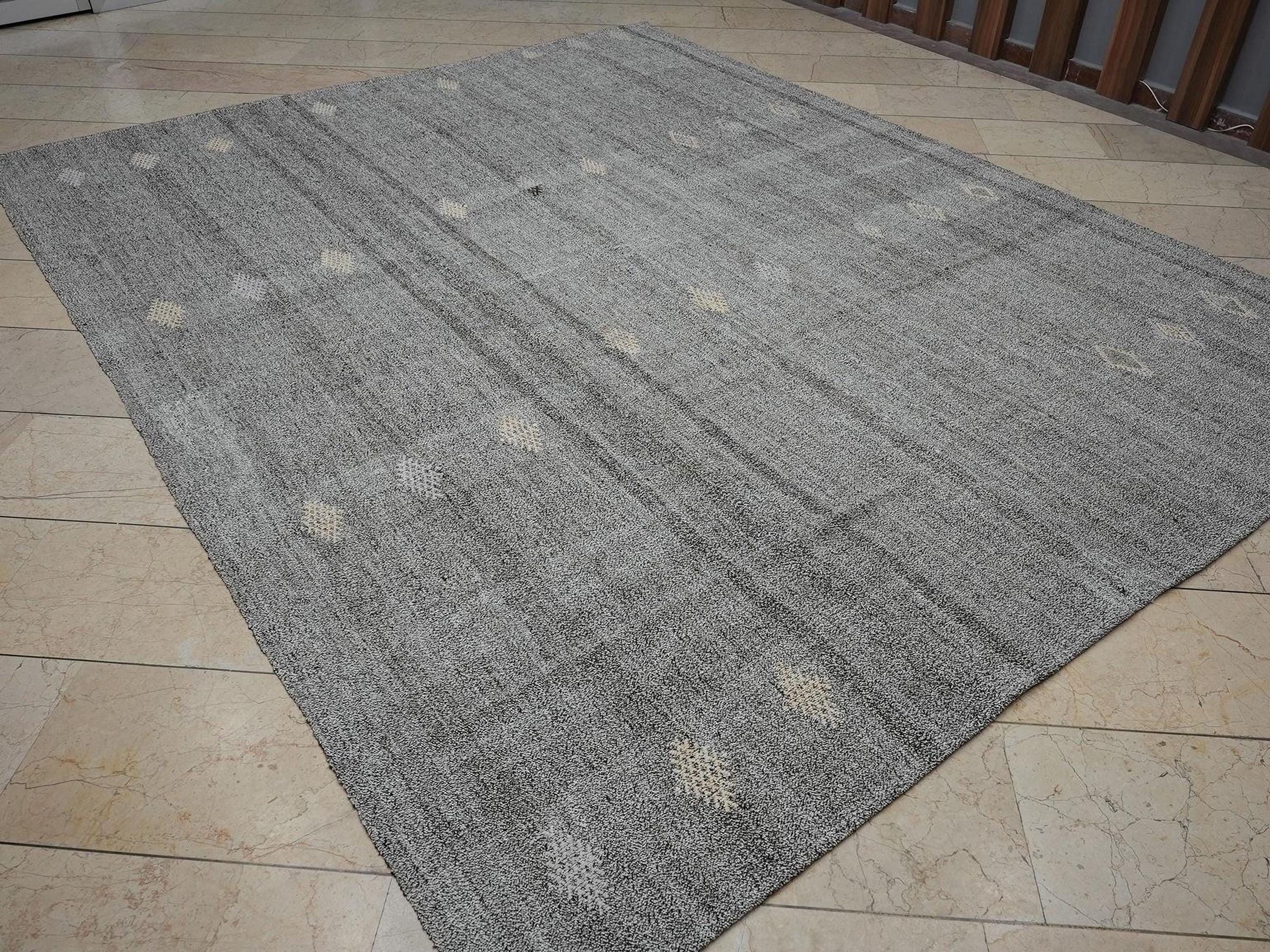 8x10 Scandinavian Style Home Decor - Natural Gray Flat-weave Turkish Kilim Rug.
