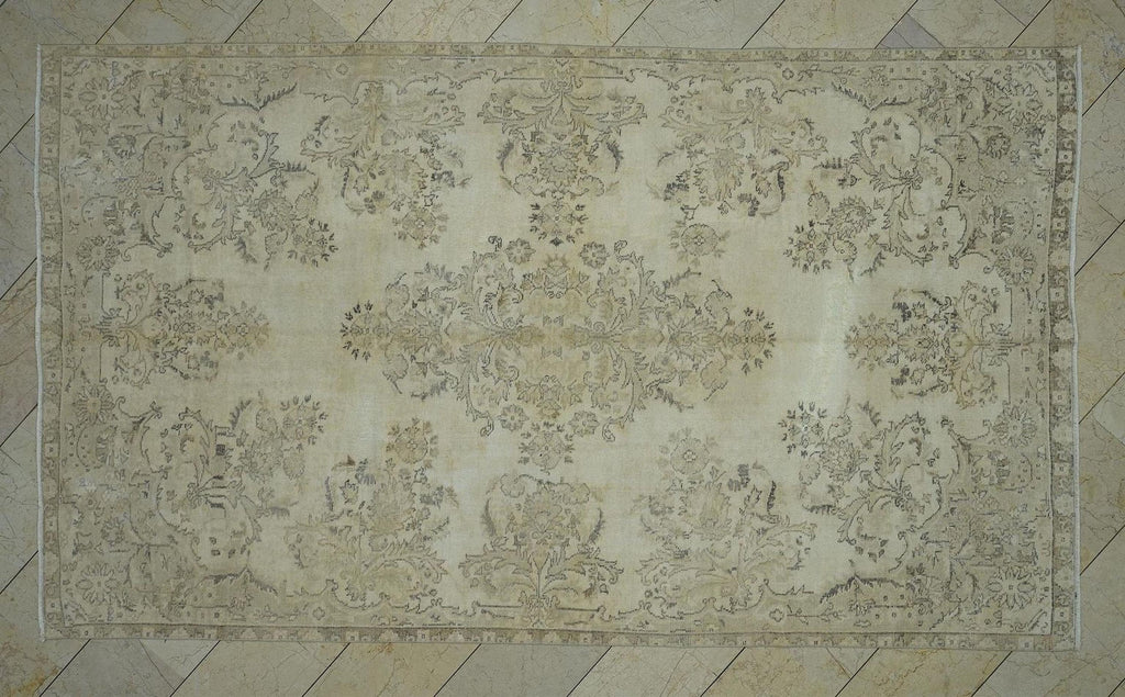 Vintage Oushak Wool Carpet Rug: Handmade Turkish Medallion Design (6.1x10.3 ft)