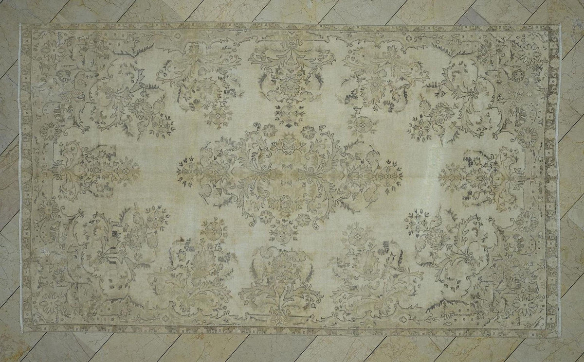 Vintage Oushak Wool Carpet Rug: Handmade Turkish Medallion Design (6.1x10.3 ft)