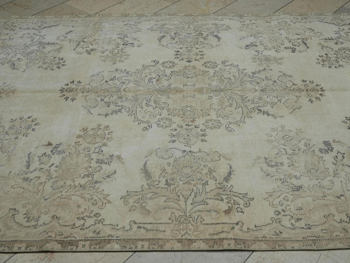Vintage Oushak Wool Carpet Rug: Handmade Turkish Medallion Design (6.1x10.3 ft)