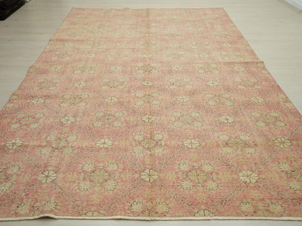 Floral Oushak Area Rug: Vintage Turkish Wool Carpet 6,6x10,3 Ft.
