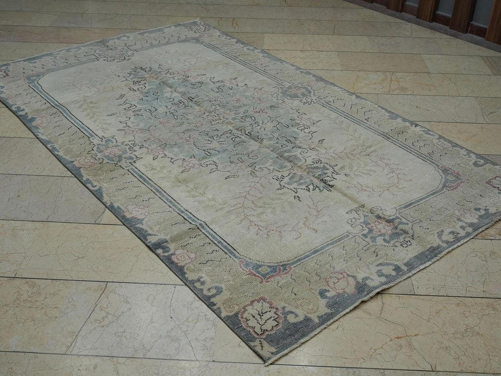 Vintage Oushak Wool Rug 5x8.5 ft: Gray Beige Turkish Carpet