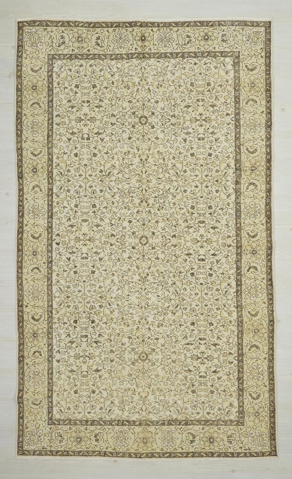 Floral Vintage Oushak Rug: Brown Beige Turkish Wool Carpet 5,6x9,5