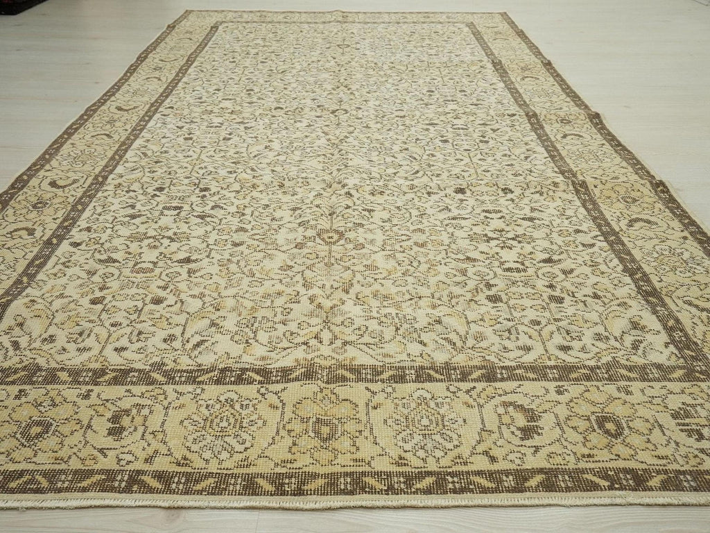 Floral Vintage Oushak Rug: Brown Beige Turkish Wool Carpet 5,6x9,5