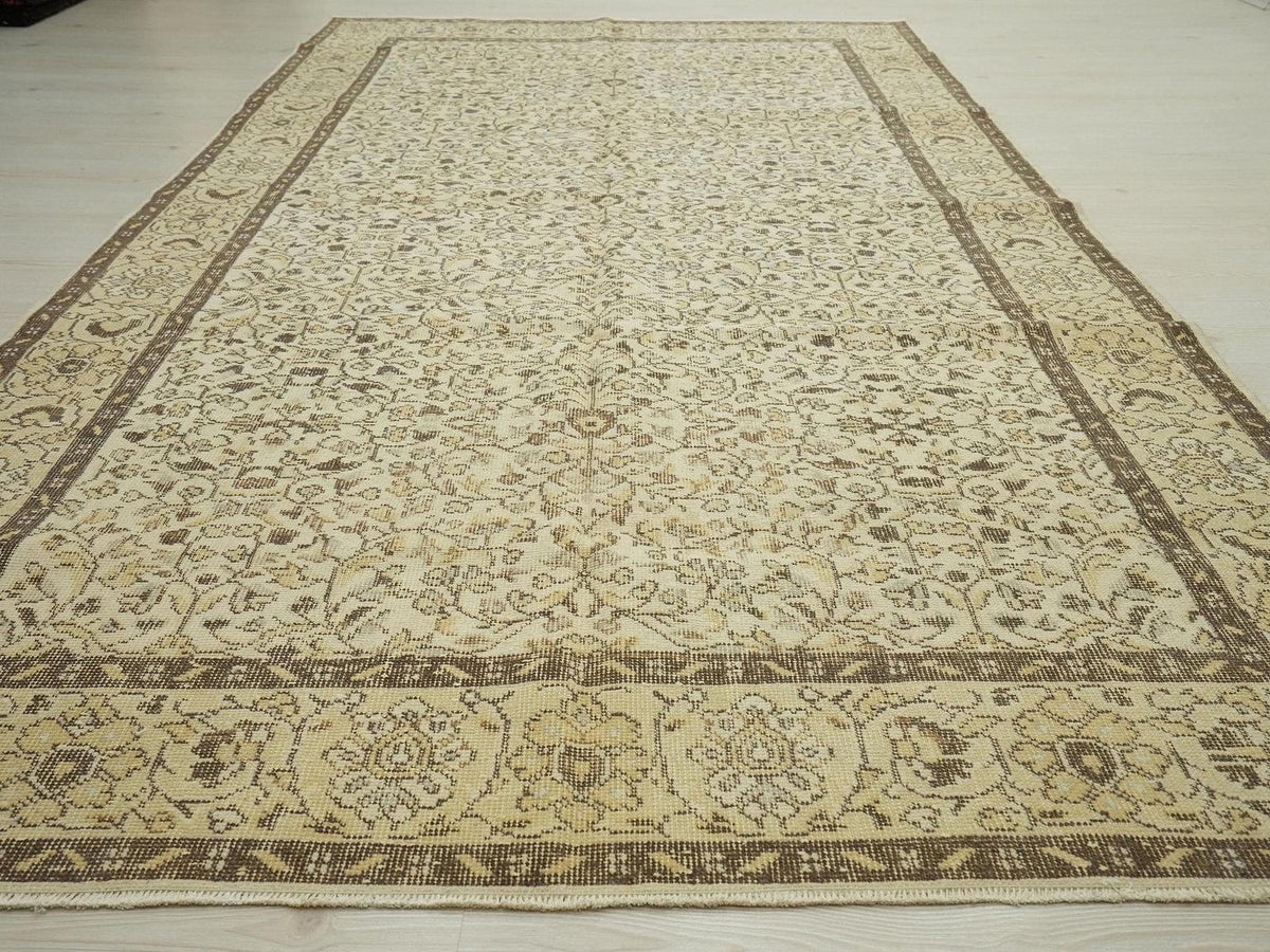 Floral Vintage Oushak Rug: Brown Beige Turkish Wool Carpet 5,6x9,5
