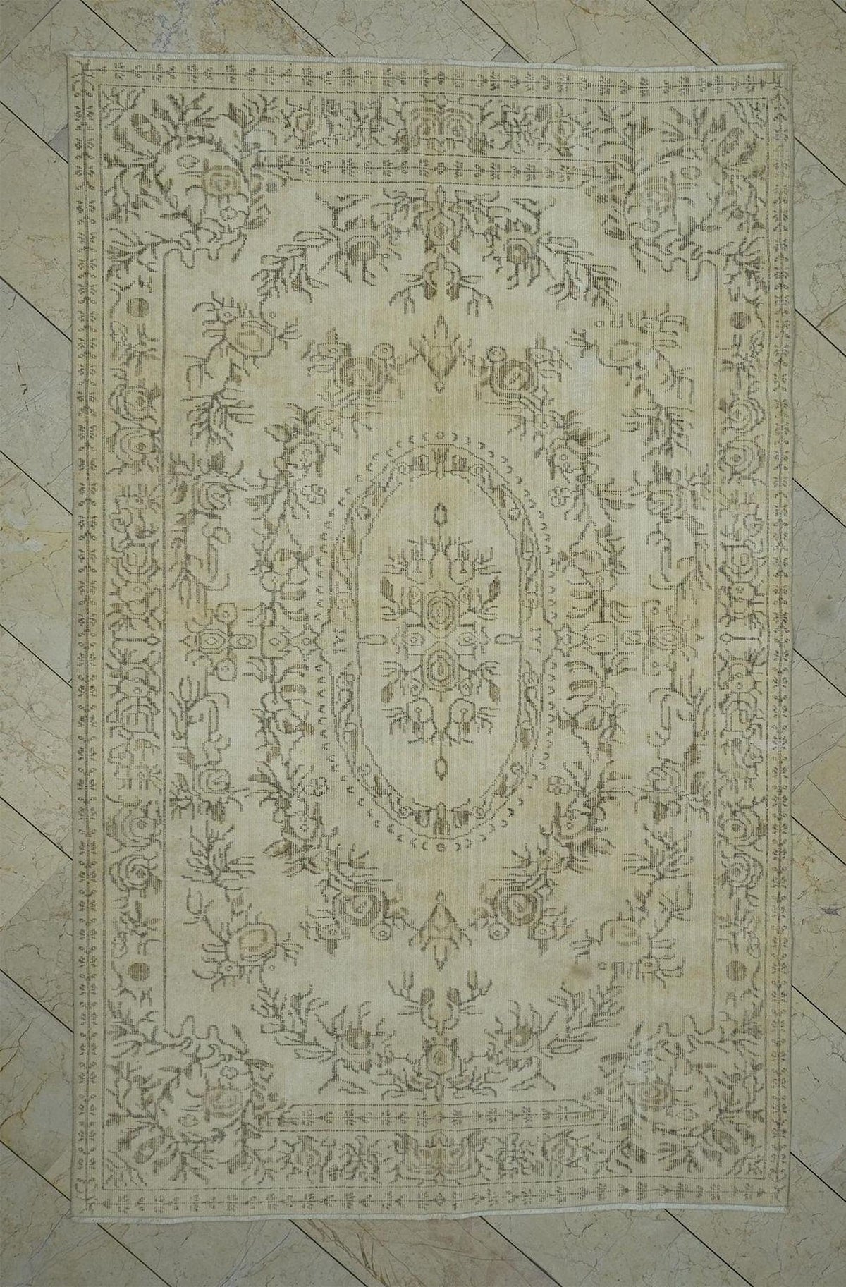 6x9 Vintage Oushak Rug: Natural Medallion Turkish Wool Carpet