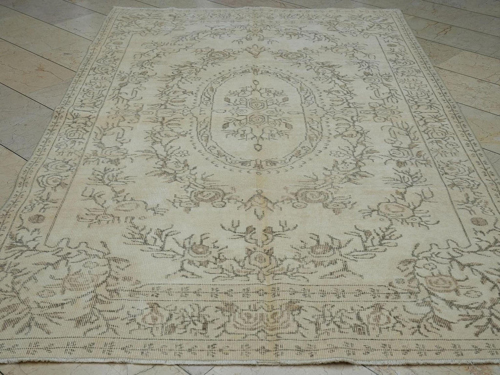 6x9 Vintage Oushak Rug: Natural Medallion Turkish Wool Carpet