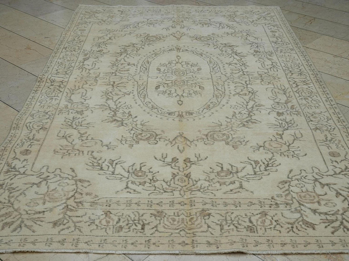 6x9 Vintage Oushak Rug: Natural Medallion Turkish Wool Carpet
