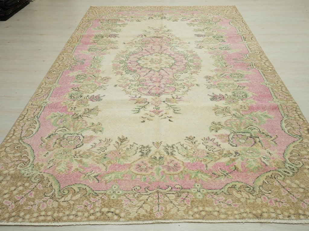 Large Oushak Rug: 6x10 Vintage Turkish Wool Carpet Rugs.