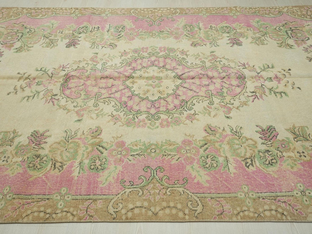 Large Oushak Rug: 6x10 Vintage Turkish Wool Carpet Rugs.