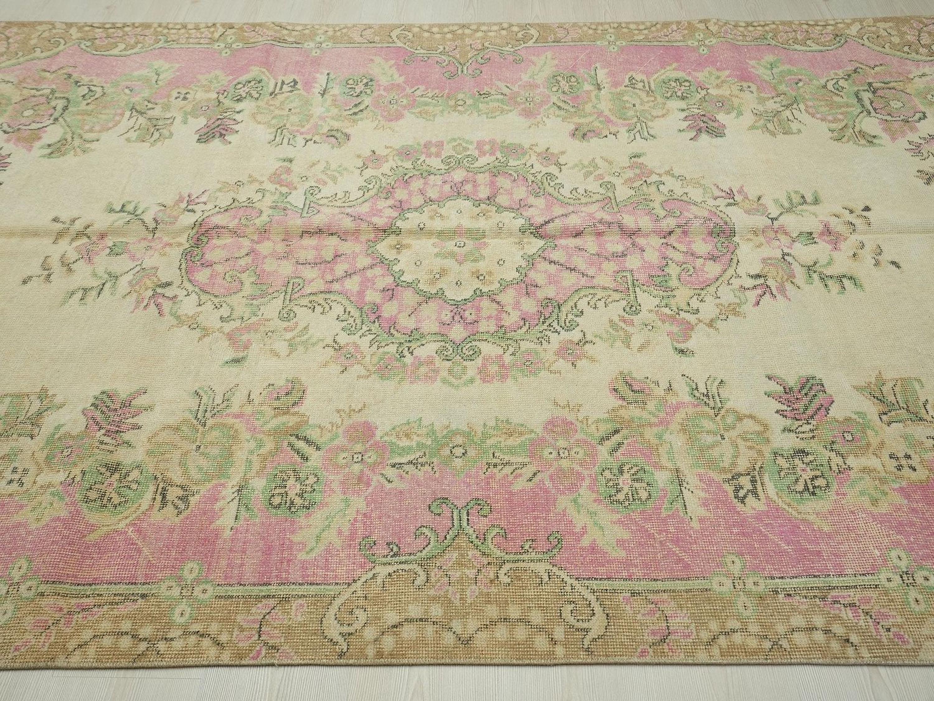 Large Oushak Rug: 6x10 Vintage Turkish Wool Carpet Rugs.