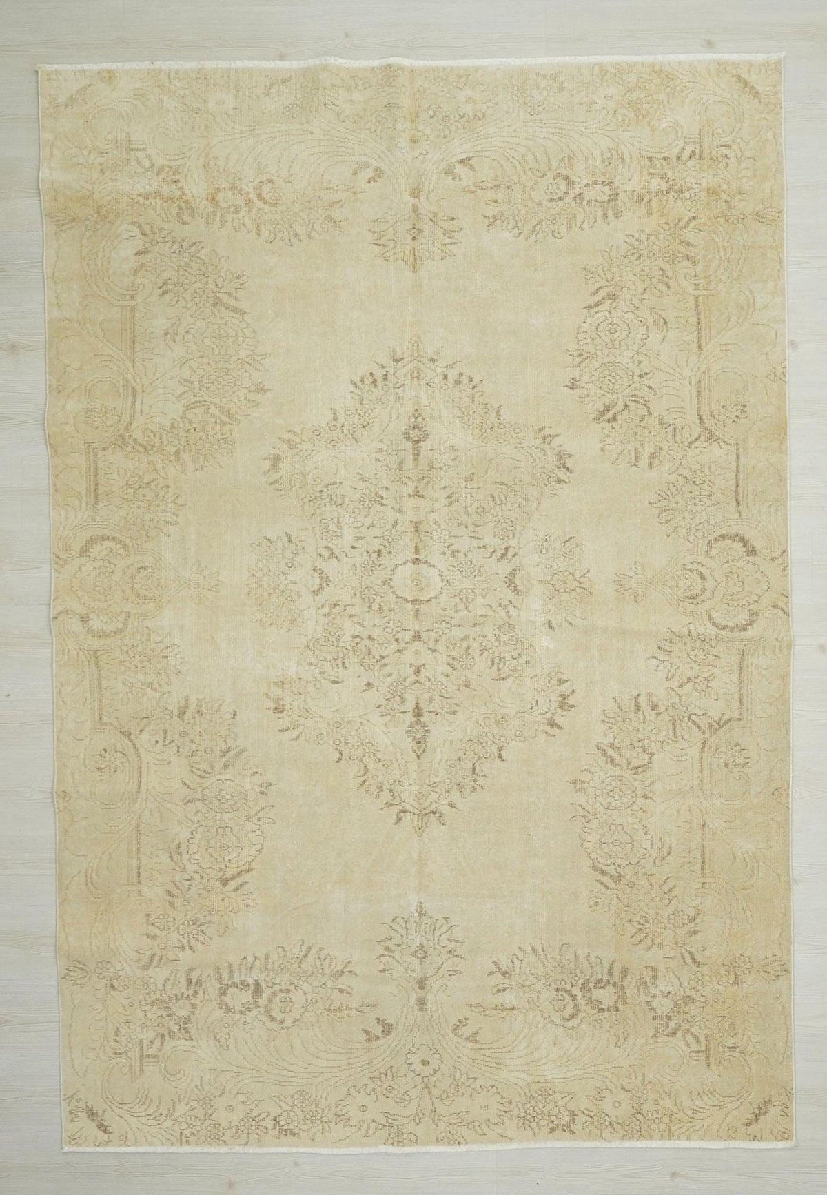 Large Vintage Oushak Rug: Handmade Turkish Wool Carpet Rugs, 6,4"x9,2" Feet.