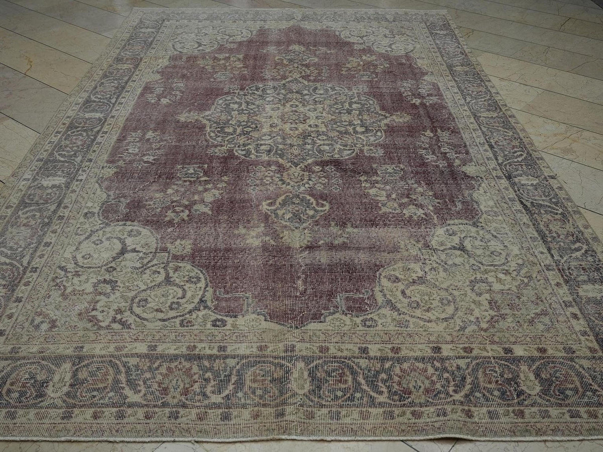 Large Handmade Wool Oushak Rug: Farmhouse Turkish Carpet (6.8 x 10.7 ft)