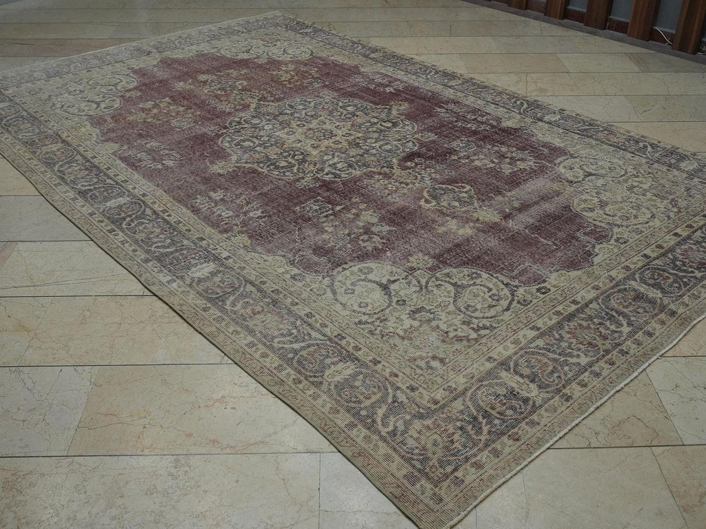 Large Handmade Wool Oushak Rug: Farmhouse Turkish Carpet (6.8 x 10.7 ft)