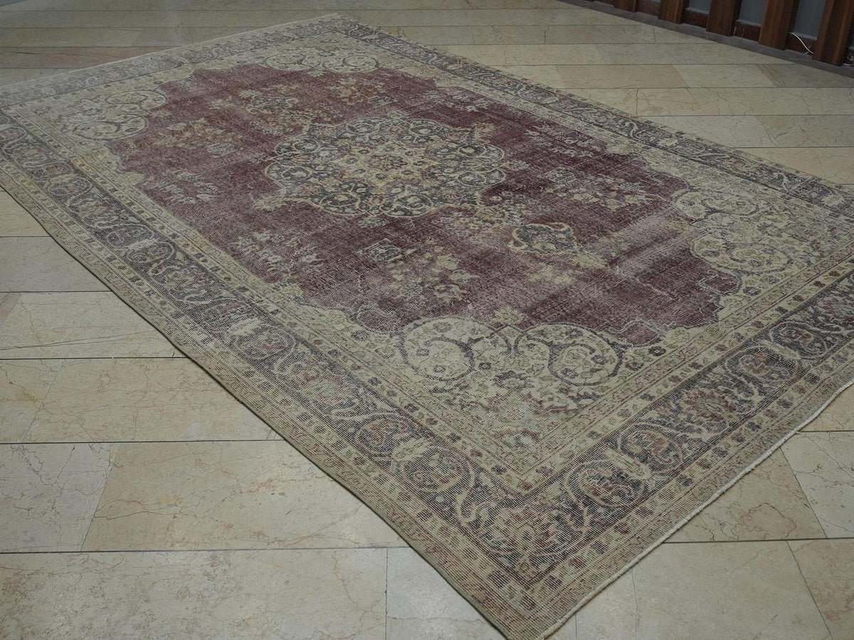 Large Handmade Wool Oushak Rug: Farmhouse Turkish Carpet (6.8 x 10.7 ft)