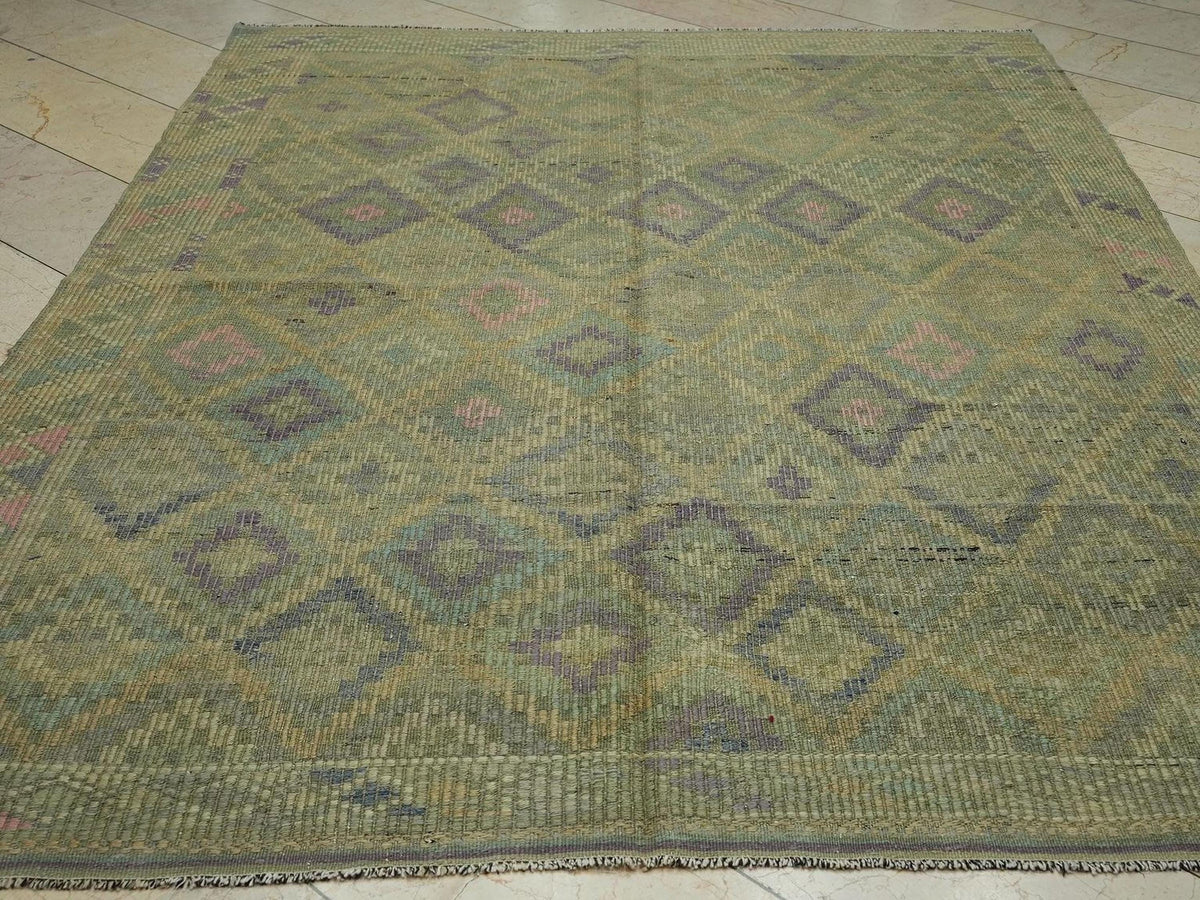 Vintage Turkish Kilim Rug: 6,5x9 Mid-Century Modern Flat Weave Rugs.