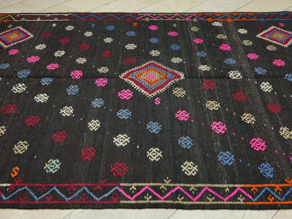 Vintage Turkish Kilim Rug: 6.5x9 ft, Goat Hair Bohemian Flat Weave Rugs.