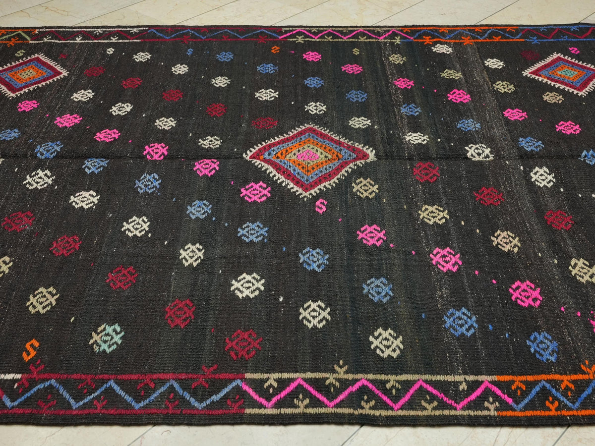 Vintage Turkish Kilim Rug: 6.5x9 ft, Goat Hair Bohemian Flat Weave Rugs.